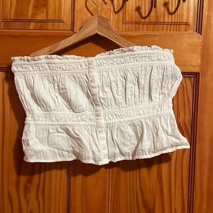 American eagle white crop top 

Size medium